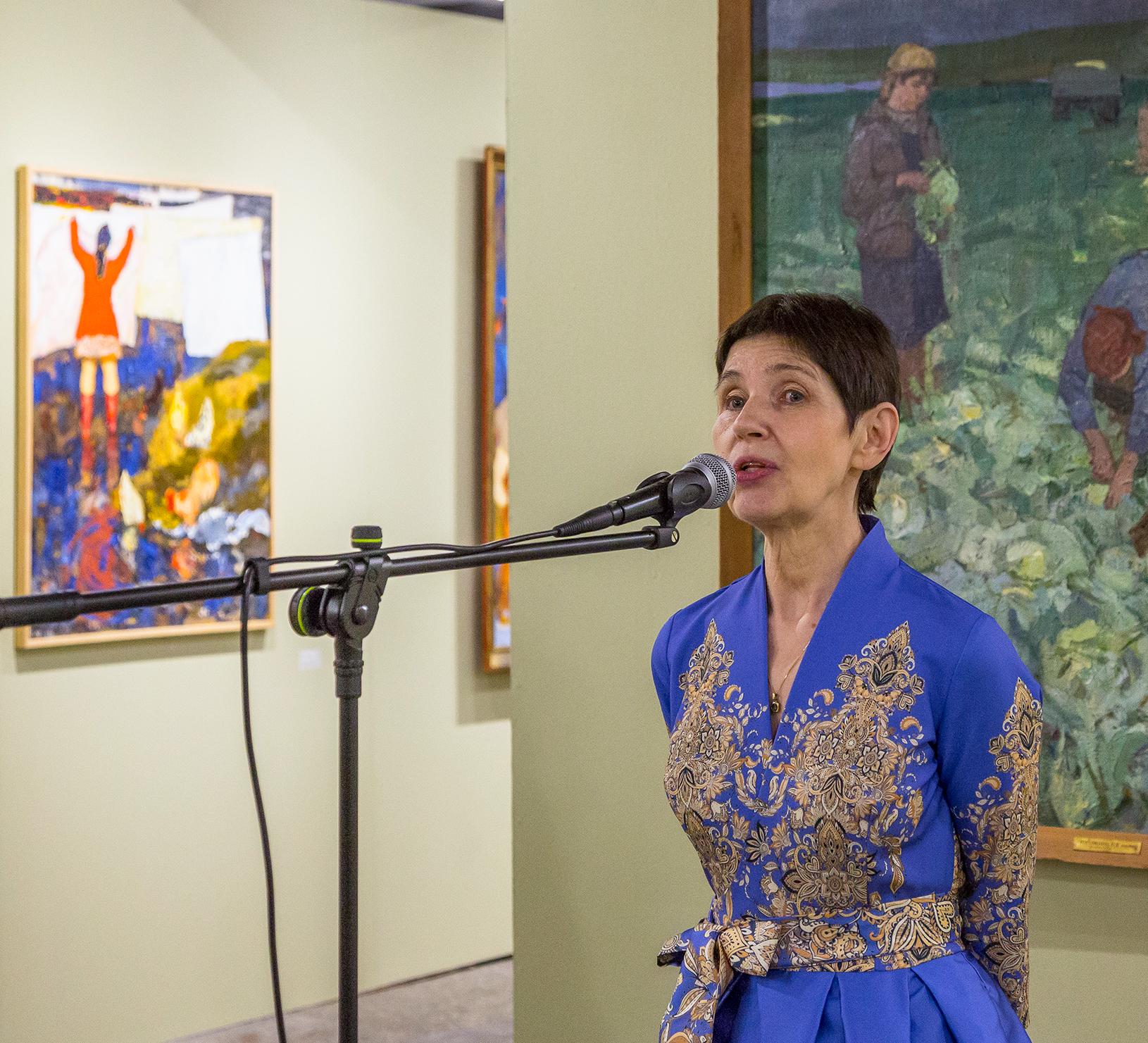 CURATOR’S TOUR OF THE EXHIBITION “LIGHT AND AIR” WITH OLGA TOLSTAYA