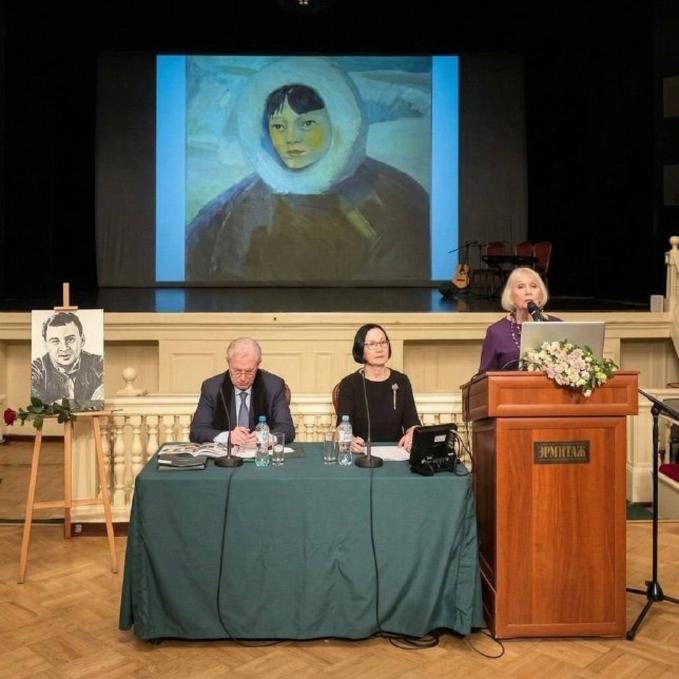 THE DIRECTOR OF THE MUSEUM OF 20TH–21ST CENTURY ART OF ST PETERSBURG PRESENTED A LETTER OF GRATITUDE TO THE DONOR ON PATRON'S DAY
