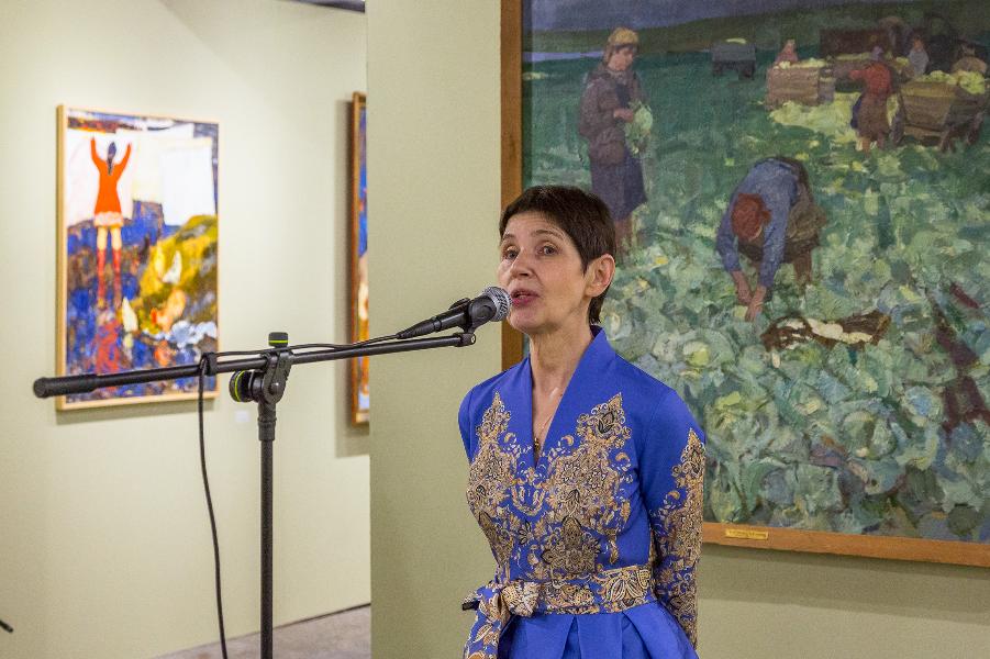 CURATOR’S TOUR OF THE EXHIBITION “LIGHT AND AIR” WITH OLGA TOLSTAYA