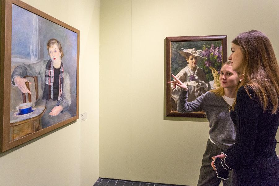 ART MEDIATION “KOMSOMOL GIRLS, SPORTSWOMEN, AND SIMPLY BEAUTIES” AT THE EXHIBITION “LIGHT AND AIR”