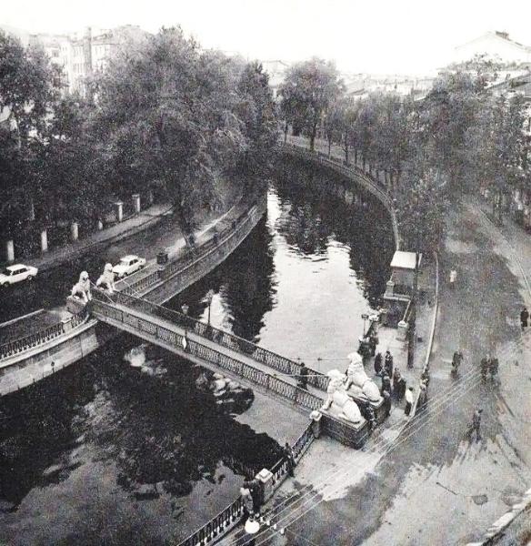 Guided Walking Tour “Around the Lion Bridge”