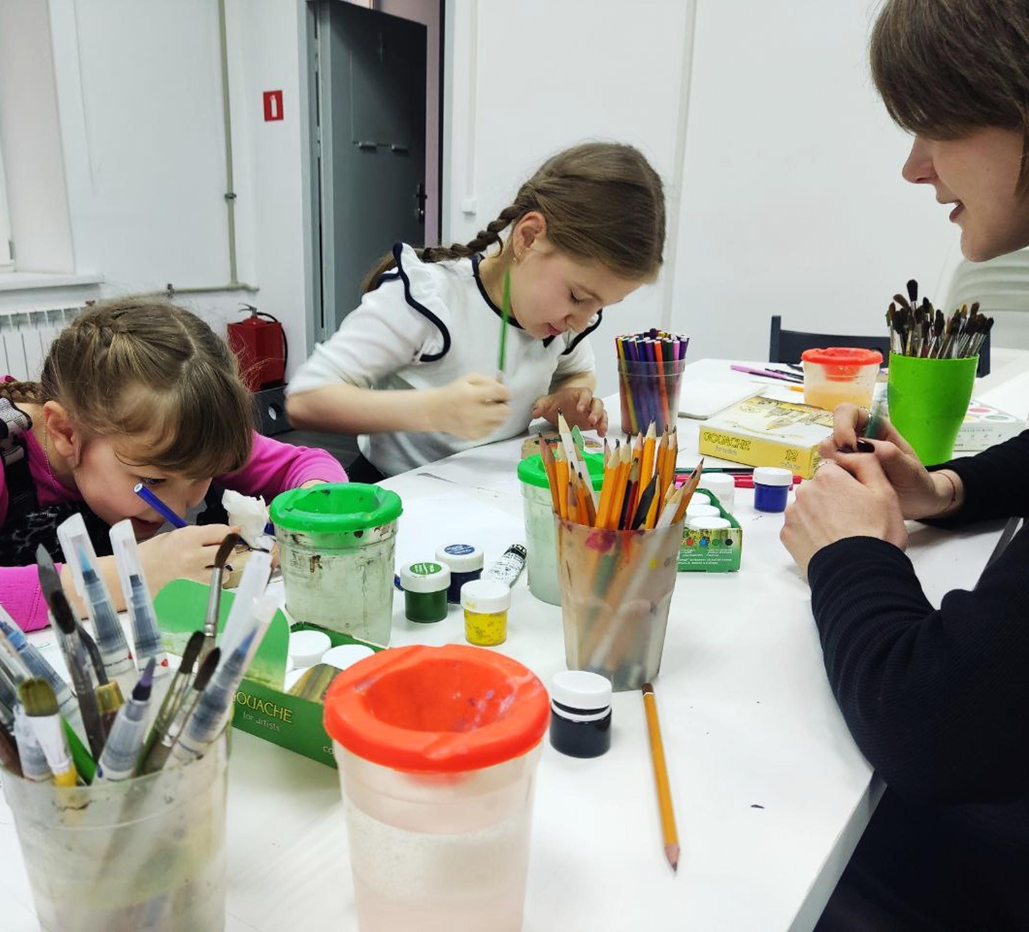 CHILDREN'S WORKSHOP ON MAKING VALENTINE CARD